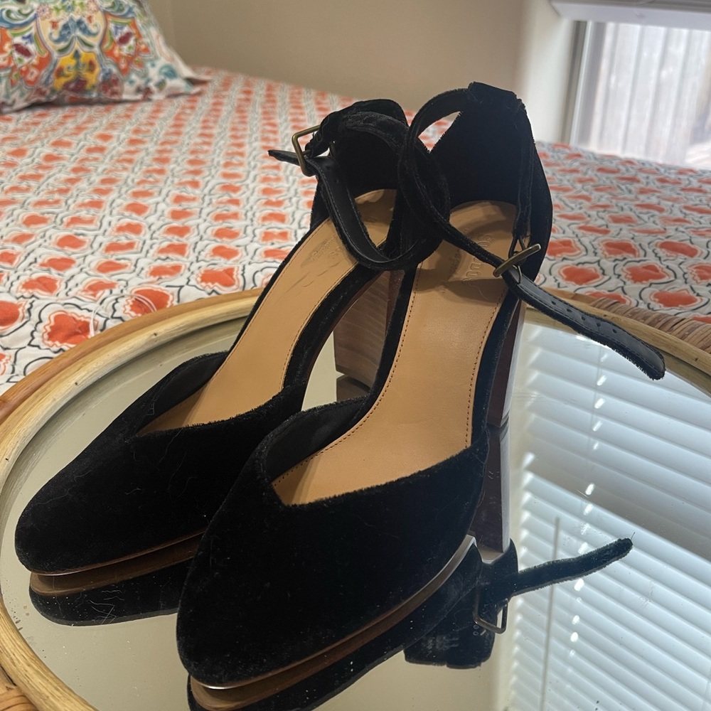 Soludos brand black Suede heels size 8 1/2